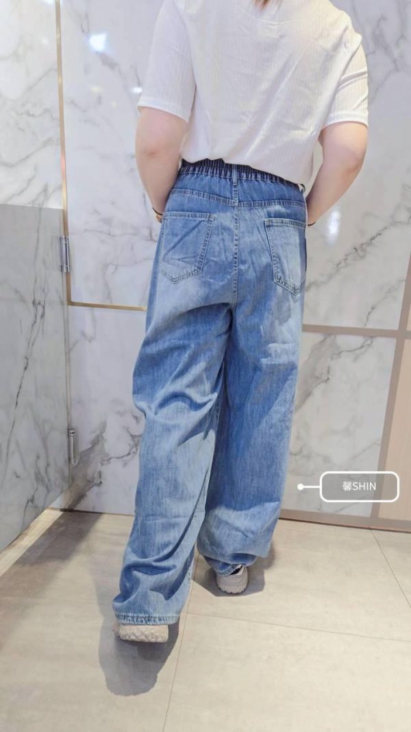 左膝刷破牛仔寬褲(深/淺) 