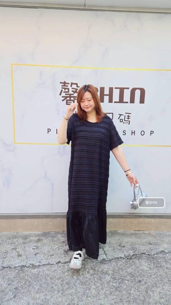 橫紋造形下接裙襬洋裝(白/黑) 