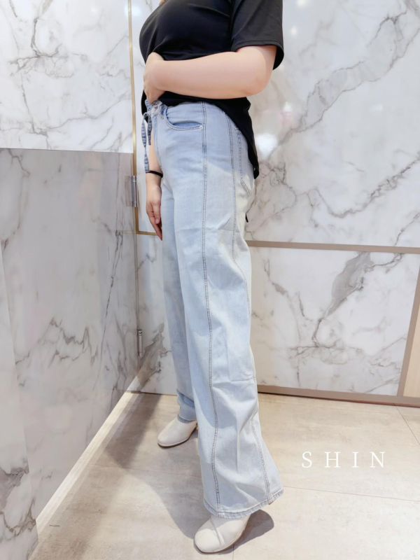 夏天的天絲抽繩彎刀褲 