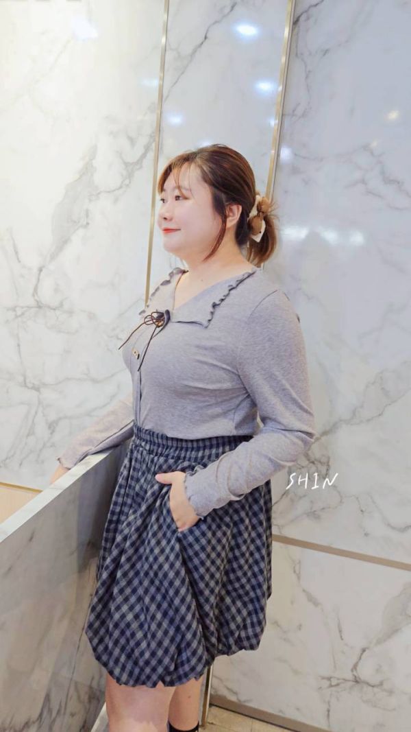 木質設計釦小姊姊上衣(黑/白/灰) 