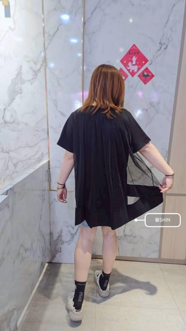 設計款拼接網紗上衣 