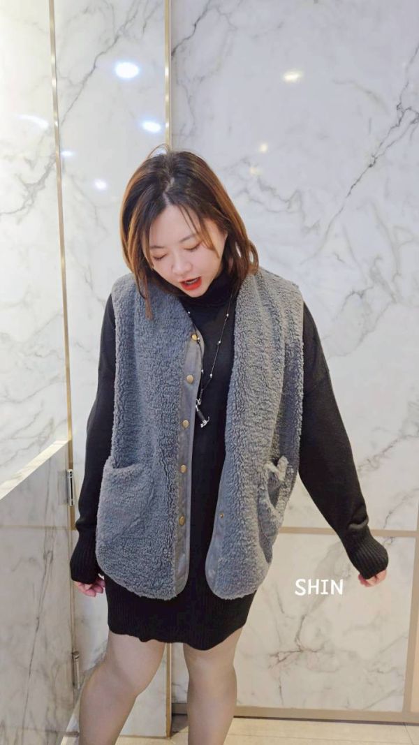 毛毛愛心口袋外搭背心(灰/咖/白) 