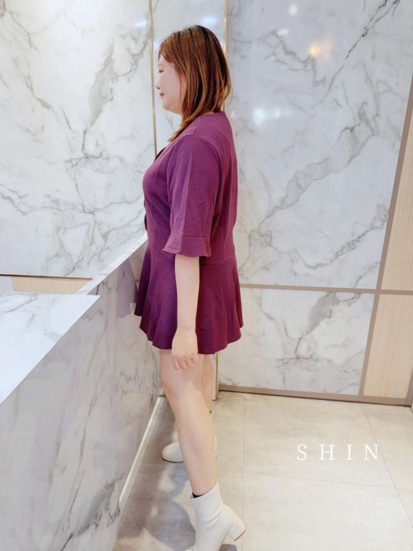 氣質女孩兒滾圓邊愛心釦上衣(黑/綠/紫紅) 