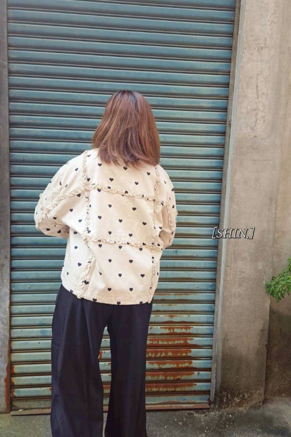 木耳邊愛心棒球服外套(藏青/燕麥) 