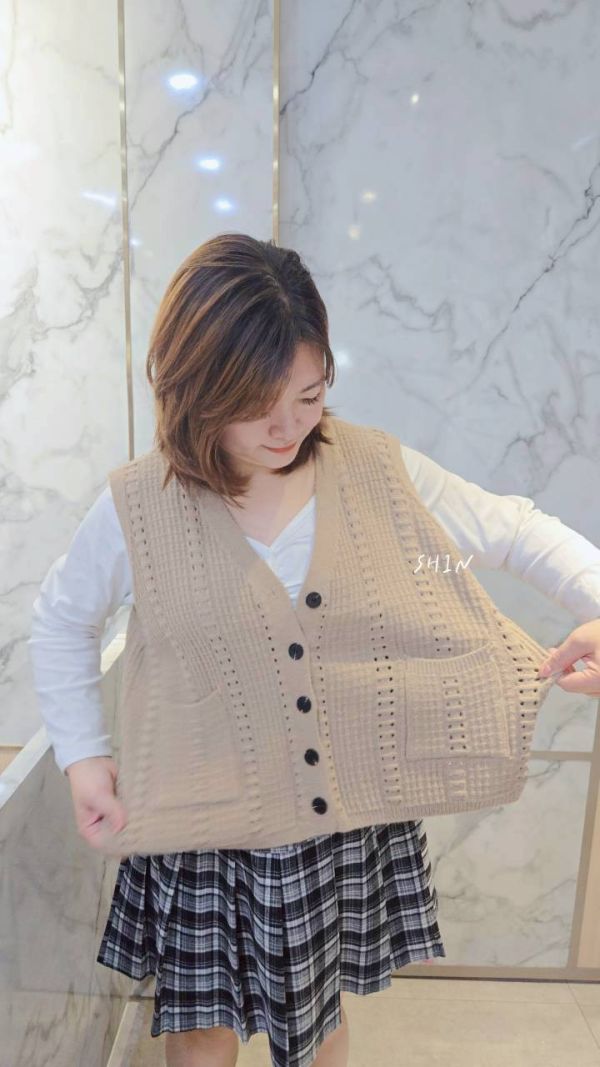 日系鬆餅格針織背心(黑/白/杏/卡其/綠) 
