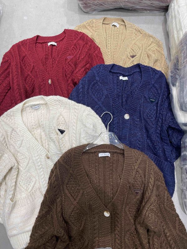 排釦麻花針織外套(杏/卡其/紅/咖/藍) 