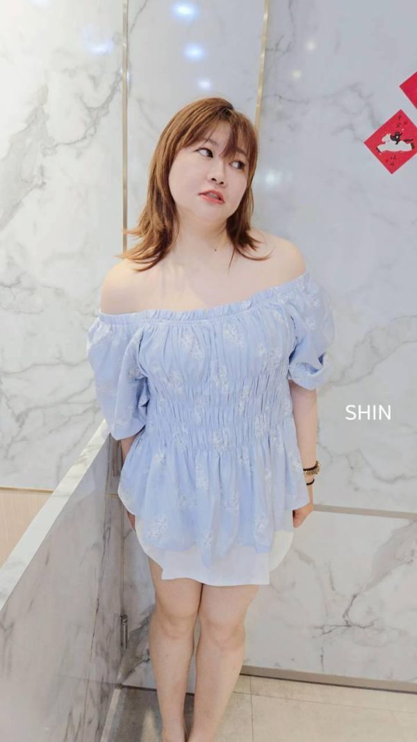 氣質女孩會愛的花花澎澎上衣(杏/藍) 