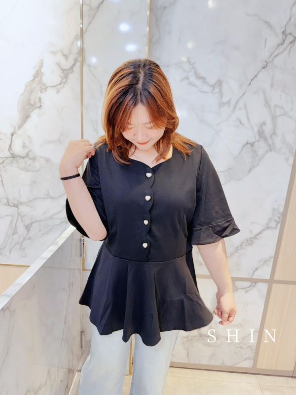 氣質女孩兒滾圓邊愛心釦上衣(黑/綠/紫紅) 