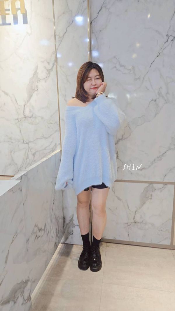 一直很想買的毛毛上衣(黑/水藍/杏/灰) 