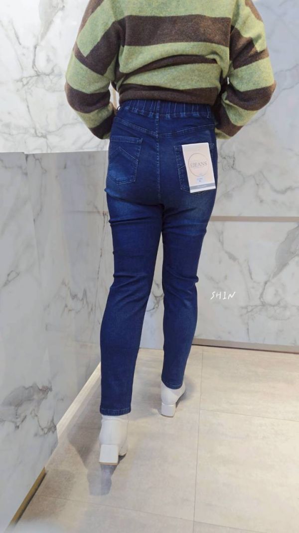 一顆鬆緊基本牛仔褲 