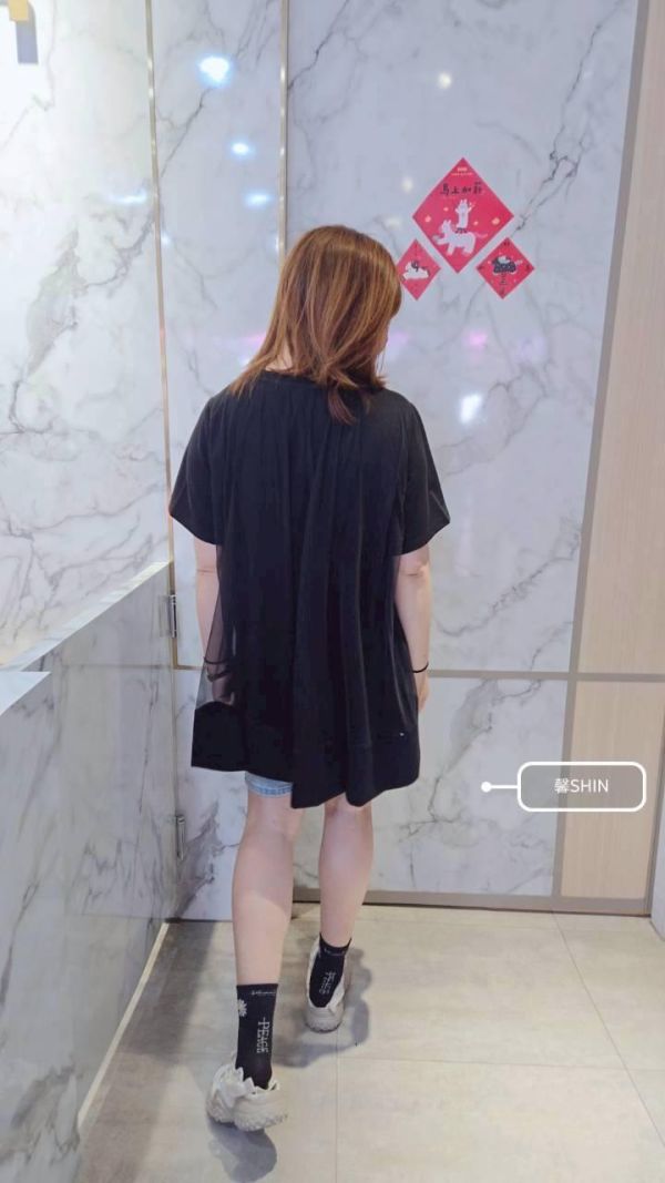 設計款拼接網紗上衣 