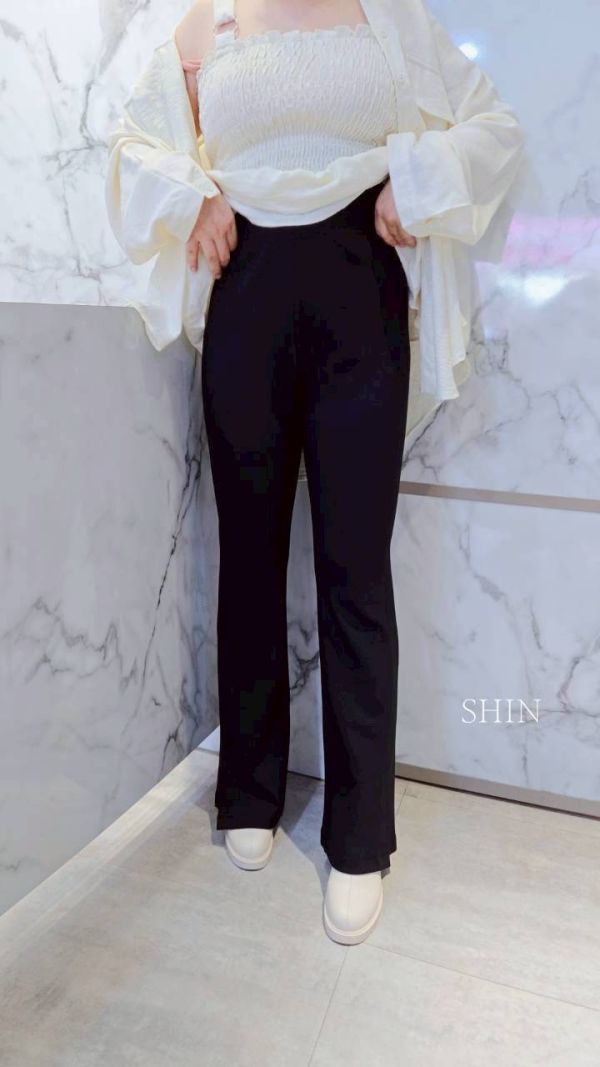 邊開衩微喇叭黑長褲 