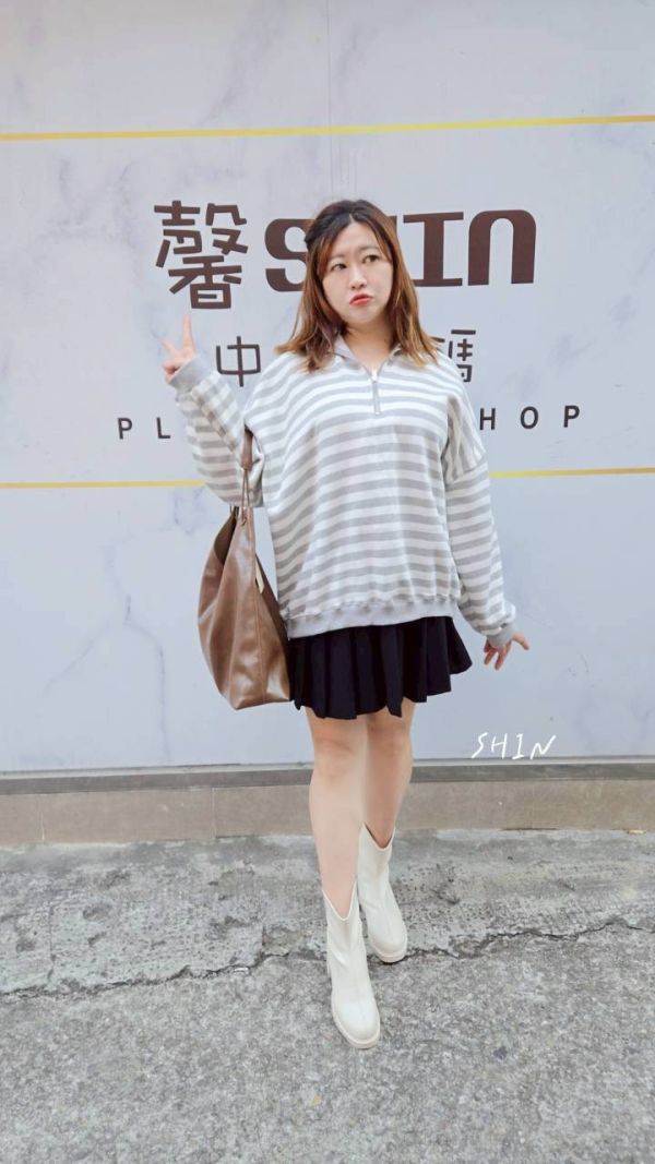 超顯瘦小金釦百摺褲裙 