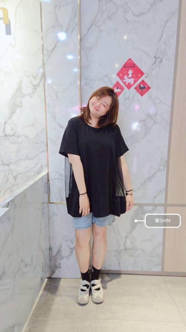 設計款拼接網紗上衣 