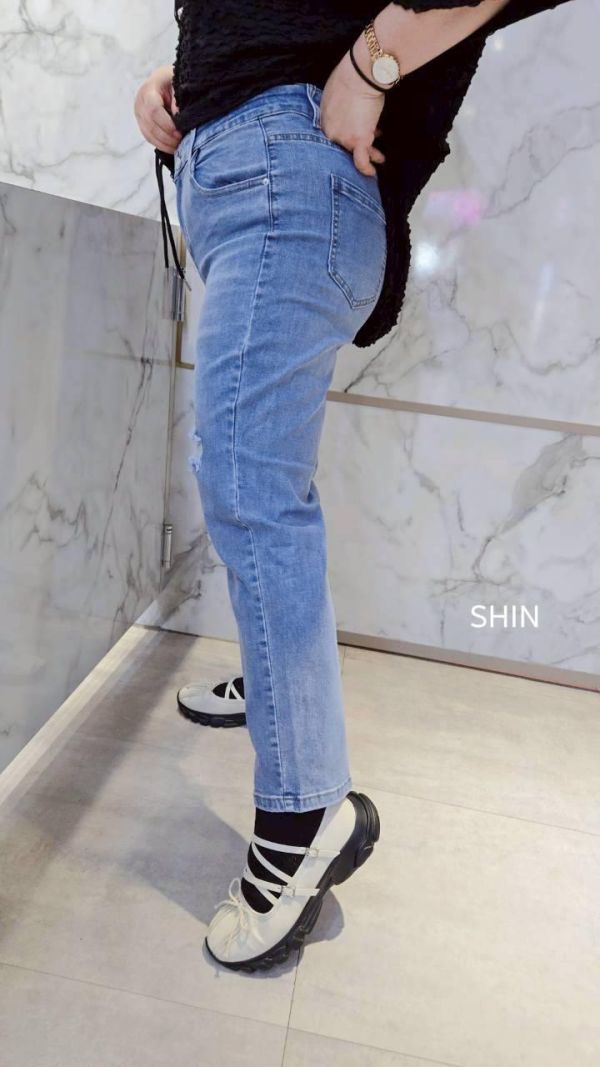 深色口袋心電圖刷破小直筒褲 