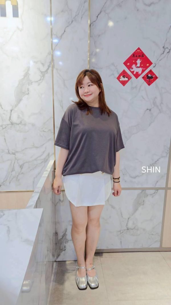 永遠缺一件的圓領長版素T(白/黑/咖/深灰) 