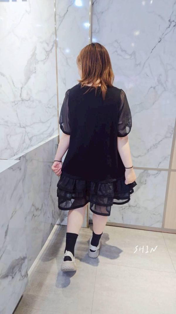 網紗造型下襬蛋糕短洋裝 