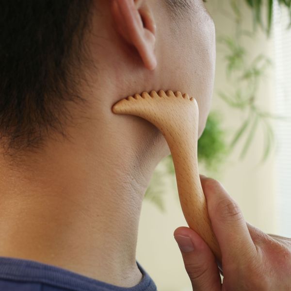 阿是撥筋梳 