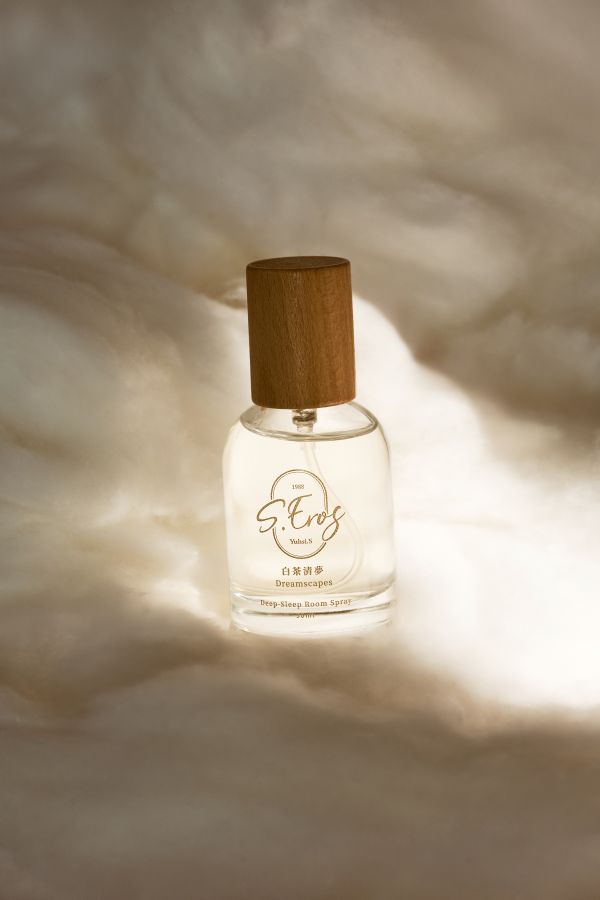 白茶清夢 Dream scapes 舒眠空間噴霧 (30ml) 白茶清夢, 舒眠空間噴霧, SEROS香氛, Dreamscapes 36° 舒眠噴霧, 空間芳香, 白茶香氛, 木質調香氛, 室內除臭噴霧, 放鬆舒眠噴霧, 空間淨化香氛