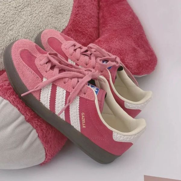 【預購】Adidas Gazelle Indoor Pink Cloud White 莓果粉 草莓熊 焦糖底 浮雕 粉白 復古德訓鞋 