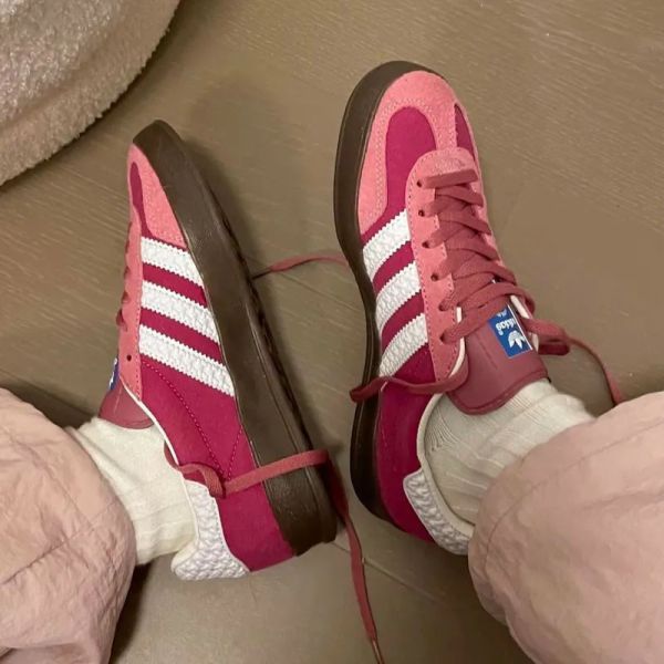 【預購】Adidas Gazelle Indoor Pink Cloud White 莓果粉 草莓熊 焦糖底 浮雕 粉白 復古德訓鞋 