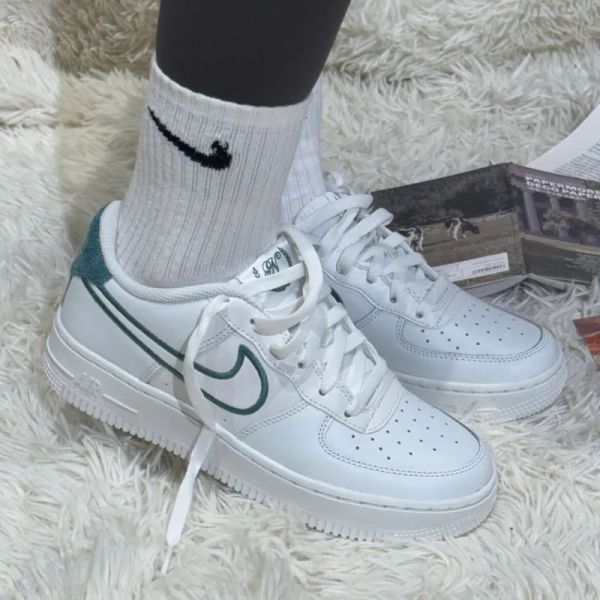 Nike Air Force 1 LV8 Resort And Sport 湖水綠 白底 刺繡 麂皮 低筒休閒鞋 大童 女鞋 