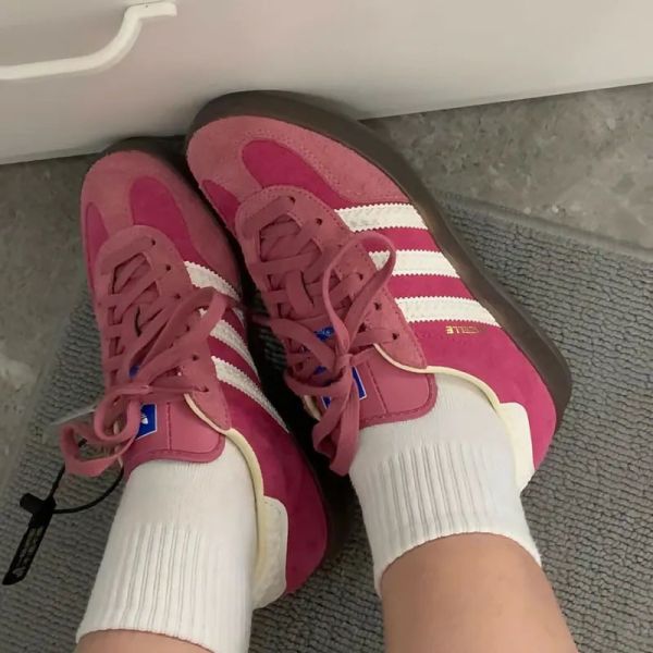 【預購】Adidas Gazelle Indoor Pink Cloud White 莓果粉 草莓熊 焦糖底 浮雕 粉白 復古德訓鞋 