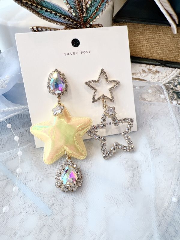 黃色星星不對稱滿鑽星型大耳環 