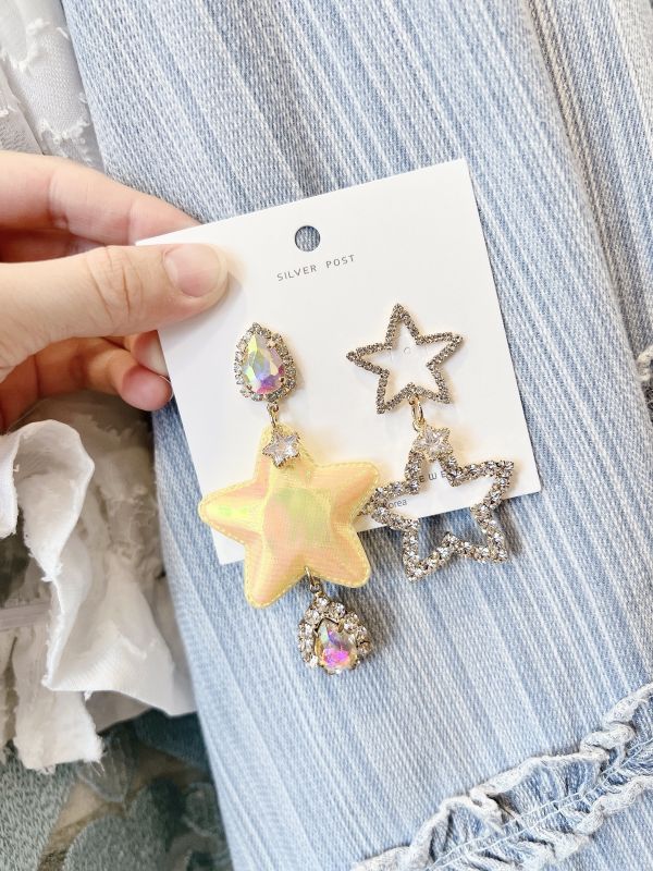 黃色星星不對稱滿鑽星型大耳環 