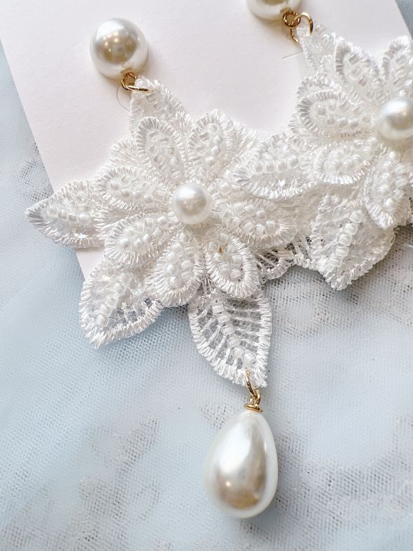 串珠蕾絲立體花型垂墜鋼針大耳環 