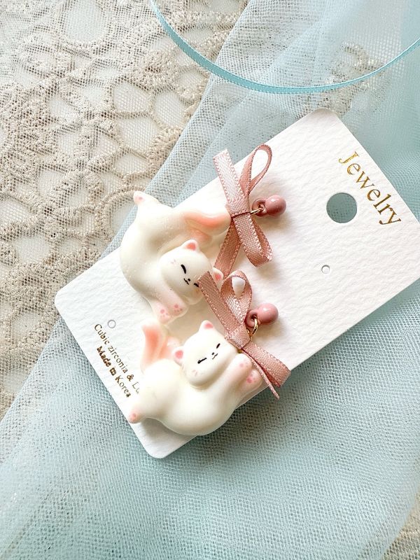 蝴蝶結慵懶貓咪耳環 