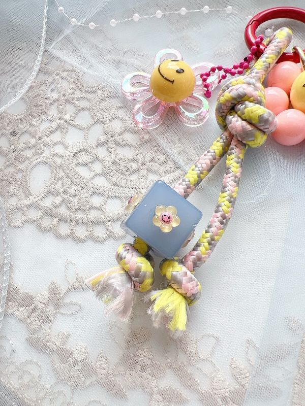 串珠微笑掛繩吊飾 