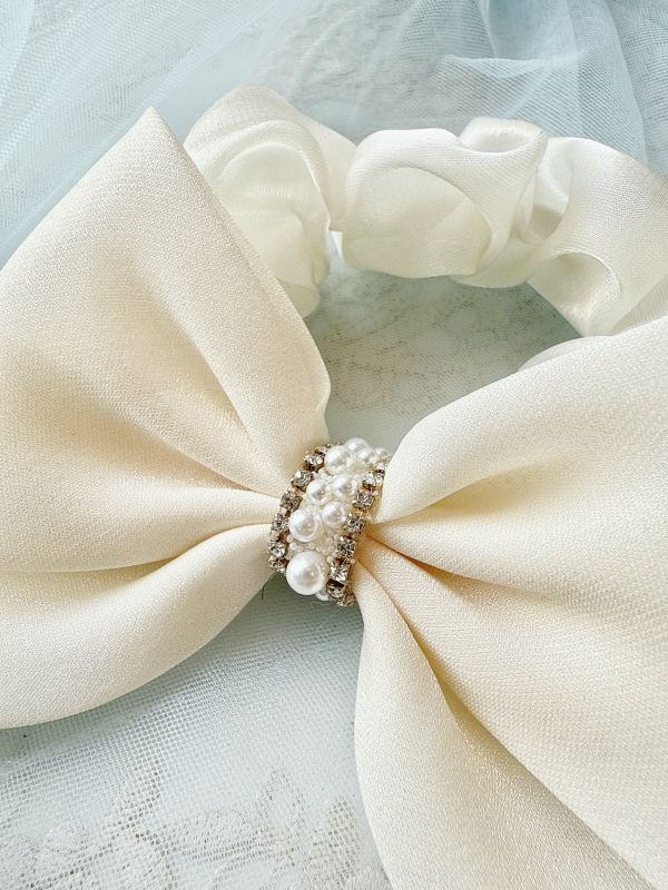 氣質感公主風緞面蝴蝶結大腸圈髮束 