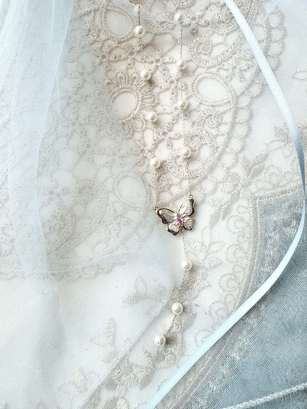 V型典雅珍珠點綴蝴蝶垂墜鍊 