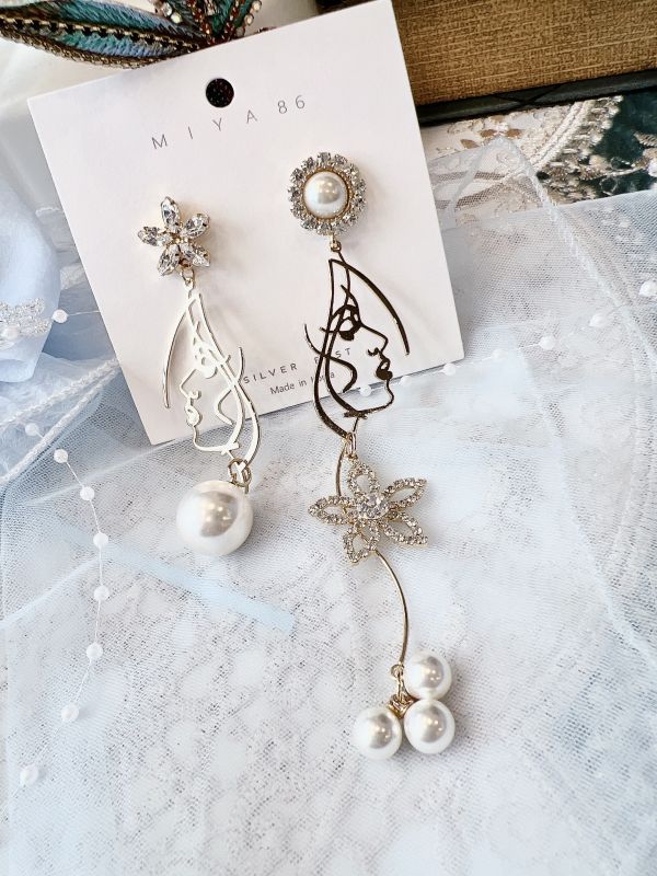 不對稱線條型側臉垂墜大耳環 