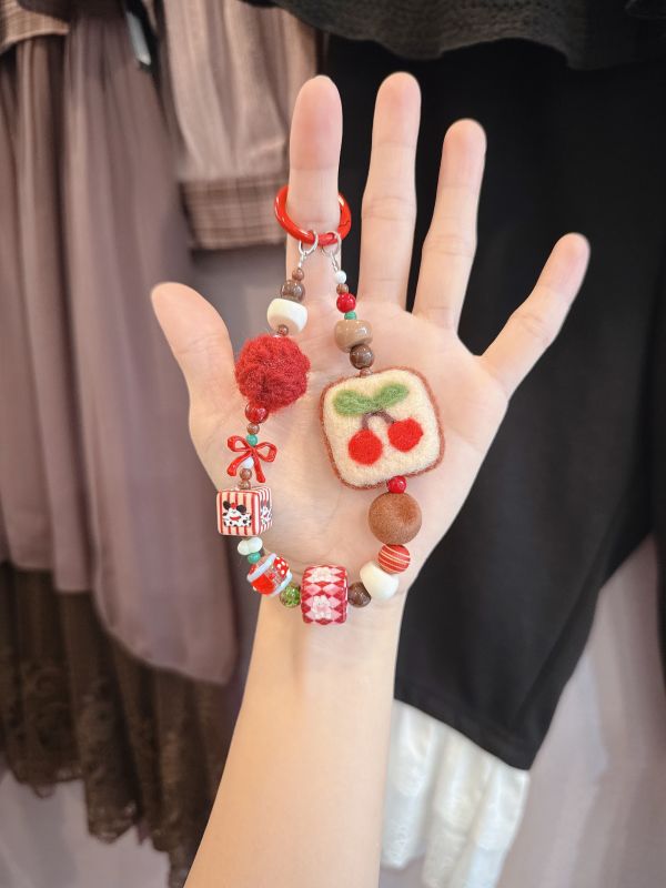 韓國手工羊毛氈/娃娃串出吊墜 