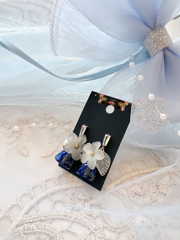 鋯石樹酯鈴鐺造型花朵鋼針耳環 