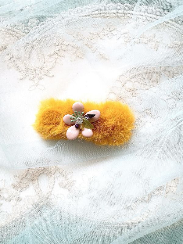 油滴盛開花朵點綴水晶森林系兔毛髮夾 