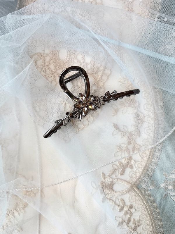 鐵灰色金屬雕花水鑽抓夾 