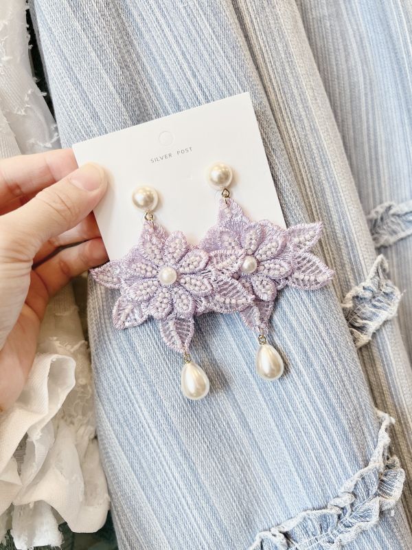 串珠蕾絲立體花型垂墜鋼針大耳環 