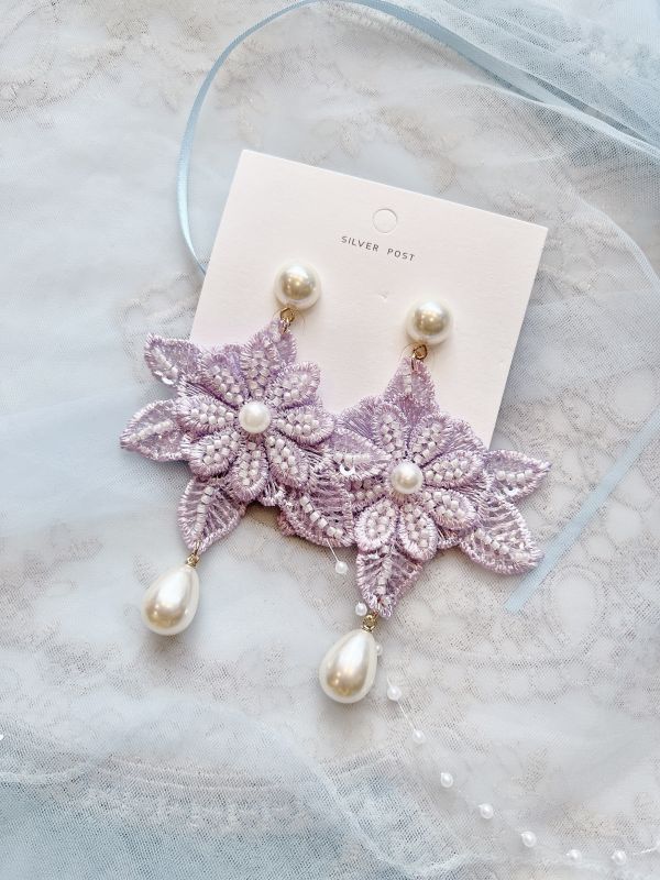 串珠蕾絲立體花型垂墜鋼針大耳環 