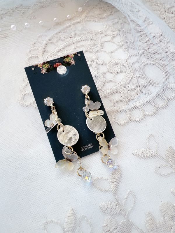 鋯石點綴蝴蝶紛飛小垂墜鋼針耳環 