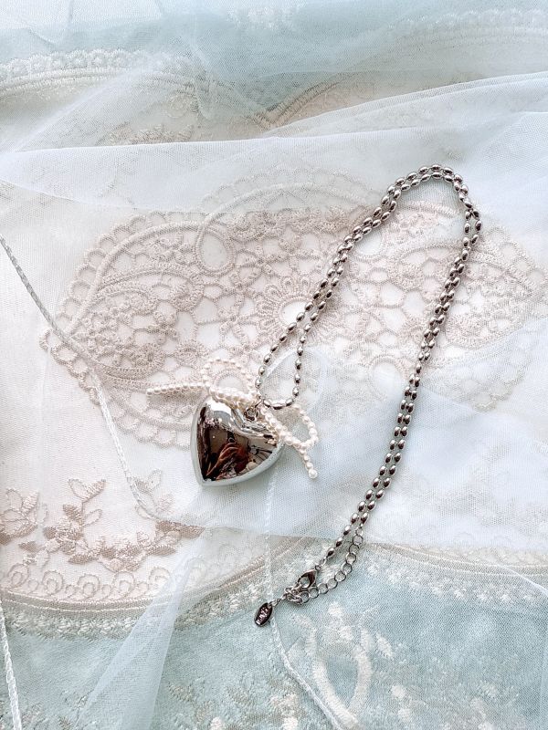 銀色金屬感胖嘟嘟愛心蝴蝶結項鍊 