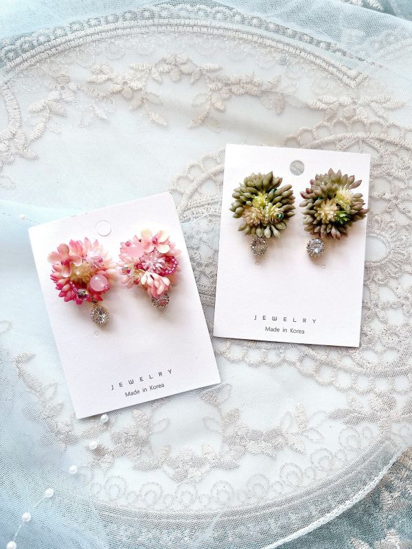 森林系水晶點綴樹酯小花垂墜鋯石鋼針耳環 