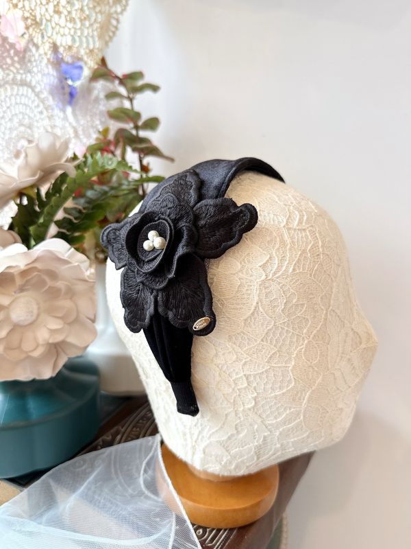 黑白藝術刺繡大花髮箍 