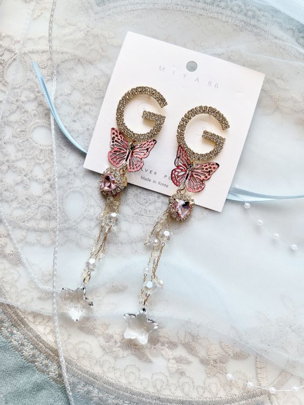 G型字母垂墜不對稱水晶大耳環（蝴蝶款） 