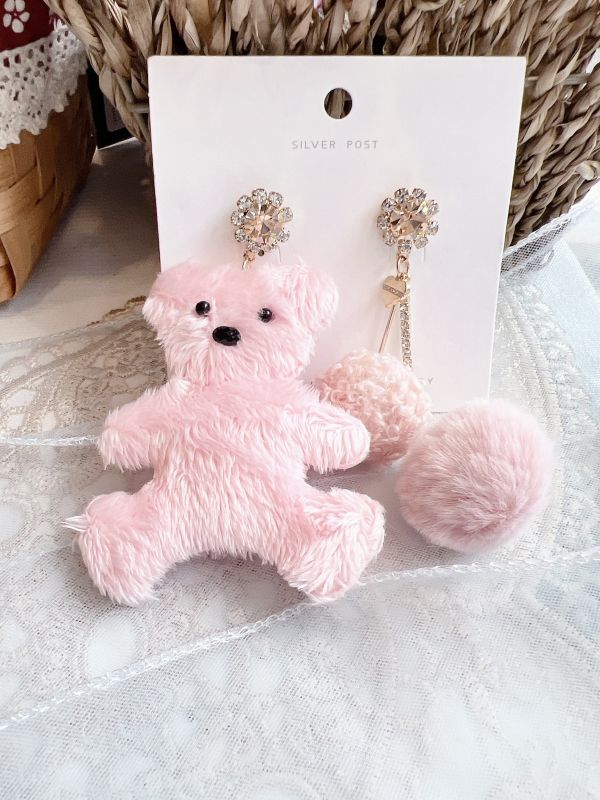 不對稱粉色系絨毛小熊大耳環球球款 