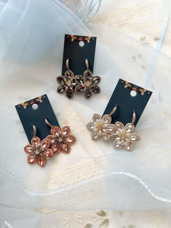 手工設計花型水晶鋯石耳勾式耳環 