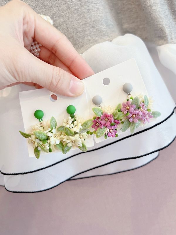 森林系絨毛樹酯小花垂墜鋼針耳環 