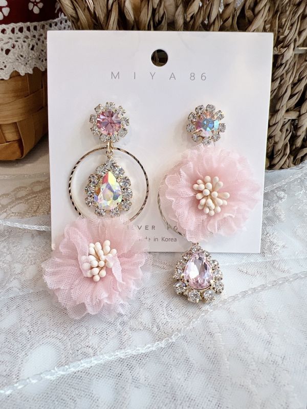 閃鑽雪紡小花不對稱氣質耳環 